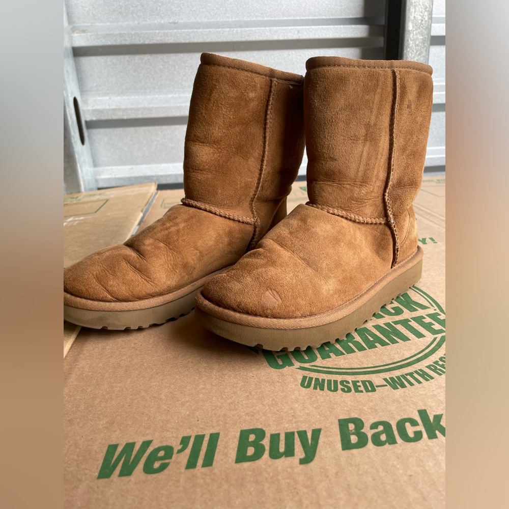Light brown women’s uggs size 5
